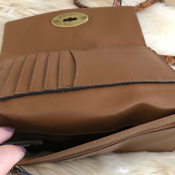Clarks snake print leather wallet crossbody with adjustable removable strap - Picture 7 of 12